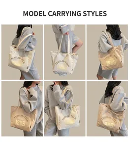 Collage d'un mannequin portant un sac fourre-tout en toile crème avec lettrage 1985