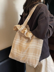 Sac fourre-tout tendance en toile vichy jaune avec bord à volants et dentelle blanche