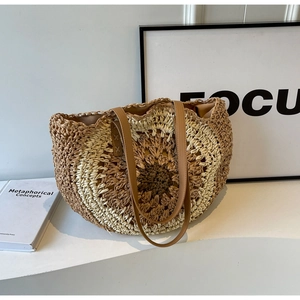 Fashionable gradient straw woven tote bag with brown handles for summer vacation use