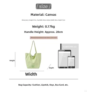 Sac fourre-tout en toile à damier vert, comparaison de taille avec papier A4 et iPad