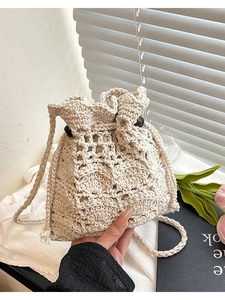 Sac Seau au Crochet Fait Main pour Femmes Sac Bandoulière Tissé Bohème Avec Cordon et Perles de Bois Sac de Plage Quotidien