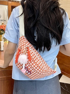Sac de poitrine chic à motif pied-de-poule orange avec pendentif en peluche doux