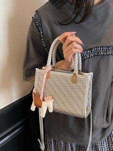 Sac à main argenté tissé pour femme avec breloque Pégase en cuir et fine bandoulière