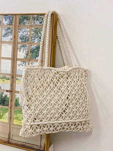 Large Capacity Straw Woven Tote Bag For Women Summer Vacation Hollow Mesh Shoulder Bag Artistic Tassel Straw Bag With Inner Pocket