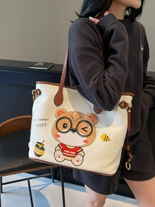 White bear print tote bag with brown leather shoulder straps for daily commuting