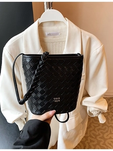 Women Woven PU Leather Bucket Bag Fashion Simple Crossbody Shoulder Bag Casual Versatile Handbag With Letter Metal Logo Decoration