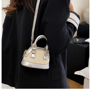 Mini-Zweifarben-Muscheltasche mit beigem Geflecht und metallic-silbernem Leder