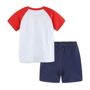 Ensemble été garçon en coton avec t-shirt raglan à pelleteuse et short en maille bleu