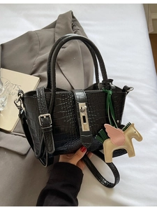 Women Crocodile Pattern PU Leather Bucket Bag Chic Handbag With Winged Horse Charm Crossbody Shoulder Bag Elegant Purse
