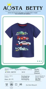 Détail du t-shirt garçon en coton bleu marine avec imprimés de voitures et guide des tailles