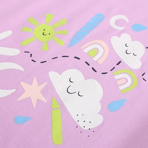 Mädchen T-Shirt in Hellviolett aus Baumwolle mit bunten Sonne- und Regenbogen-Prints