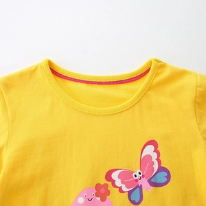 Maglietta in cotone giallo per bambine con simpatica stampa farfalla e scollo rotondo