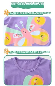 Détail d'un t-shirt violet en coton pour fille avec imprimé papillon et col rond