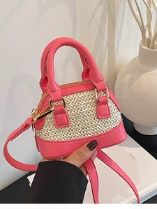 Mini-Umhängetasche in Muschelform aus Stroh-Patchwork in Pink und Beige mit Griffen