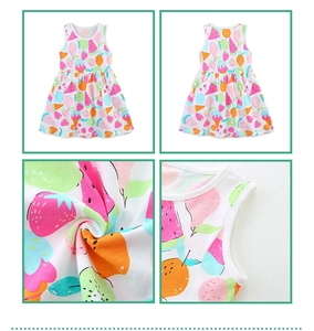 Détails de la robe d'été pour filles avec motifs de fruits et coutures de qualité