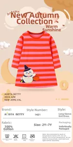 Dettaglio dell'abito in cotone a righe per bambine con ricamo a gufo e zucca Halloween