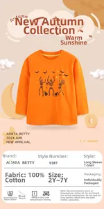 Detail eines Halloween Langarm-T-Shirts aus 100 % Baumwolle mit festlichem Skelettdruck