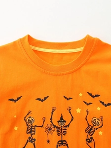Orangefarbenes Halloween Kinder-Langarmshirt mit Kürbis-Skelett und Fledermaus-Prints
