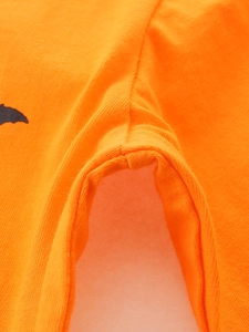 Kinder Langarmshirt aus Baumwolle in Orange mit Fledermaus-Print für Halloween