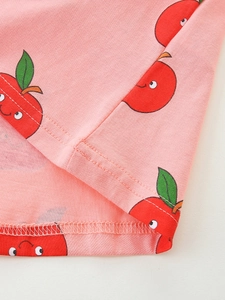 Abito da bambina in maglia di cotone rosa con stampa mela cartoon e cuciture piatte