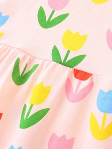 Robe rose pour fillettes à imprimé tulipes avec détails smocks et froncés