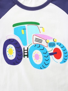 T-shirt manches raglan pour garçons avec imprimé tracteur coloré sur blanc et marine
