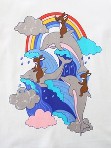 Maglia bianca a maniche lunghe da bambina con stampa coniglio su delfino e arcobaleno