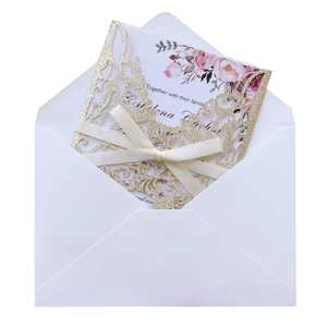 Invitation mariage découpée au laser dorée pailletée avec carte florale et enveloppe