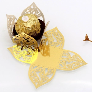 Detail der lasergeschnittenen Schmetterling Süßigkeitenschachtel in Champagnergold