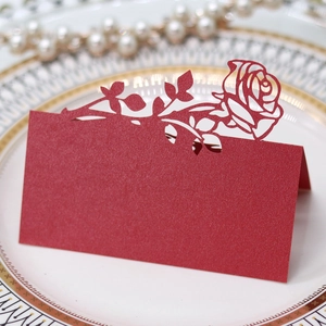Elegant Laser Cut Rose Flower Place Cards Artificial Pearl Paper Hollow Table Name Cards For Wedding Party Event Banquet Decoration