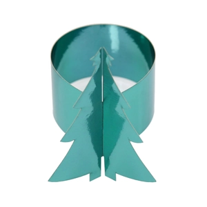 Détail macro du rond de serviette sapin de Noël vert brillant avec effet miroir