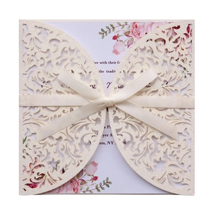 Invitation mariage pailletée découpée au laser blanc cassé avec nœud en soie