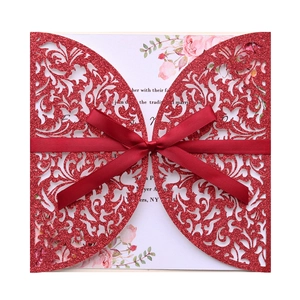 Invitation mariage rouge pailleté avec découpe laser, nœud élégant et carte florale