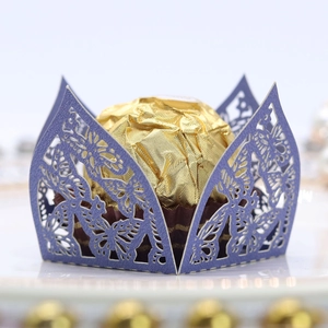Violetter lasergeschnittener Schmetterling Schokoladenhalter für Hochzeiten und Partys