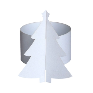 Détail d'un rond de serviette en papier blanc avec un design de sapin de Noël en 3D