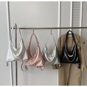 Stilvolle Damen Hobo-Taschen in Weiß, Rosa, Silber und Schwarz mit Perlenketten-Details
