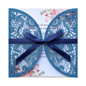 Blaue glitzernde Laser-Schnitt Schmetterling Hochzeitseinladung mit Schleife und Karte