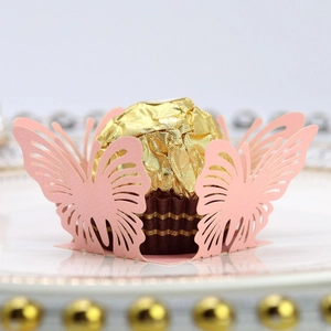 Scatola di caramelle a farfalla rosa tagliata al laser per decorazioni nuziali