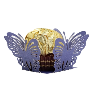 Decorazione cupcake a farfalla cava viola con pizzo tagliato a laser per feste di nozze