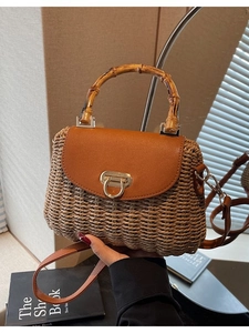Retro straw crossbody bag with bamboo handle and leather flap for beach vacation