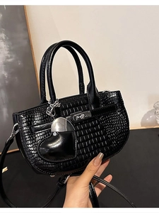 Women Crocodile Embossed PU Leather Shoulder Bag Heart Charm Metal Lock Saddle Crossbody Handbag Daily Fashion Bag
