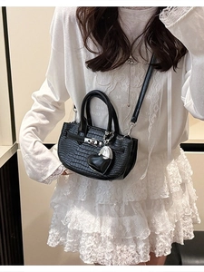 Elegant black crocodile pattern PU leather handbag with heart pendant and silver lock