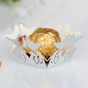 Laser-cut white bird hollow candy box for weddings and party chocolate decorations