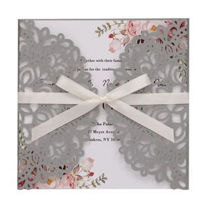 Invitation de mariage découpée au laser avec couverture pailletée et élégant ruban satin