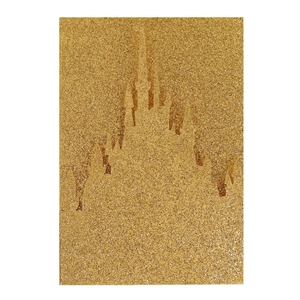 Nahaufnahme der glitzernden goldenen Schloss-Silhouette auf einer Einladungskarte