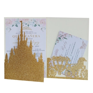 Gold glitzernde Laser-Cut Schloss Einladungskarte mit rosa Blumen und Kutschen-Tasche