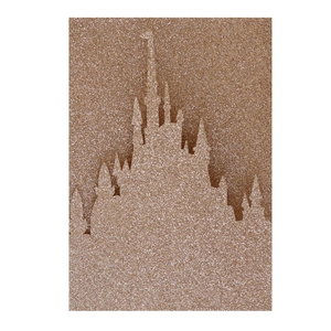 Detailansicht aus roségoldenem Glitzerkarton mit lasergeschnittenem Märchenschloss
