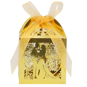 Scatola bomboniera matrimonio oro tagliata al laser con silhouette Mr & Mrs e nastro elegante