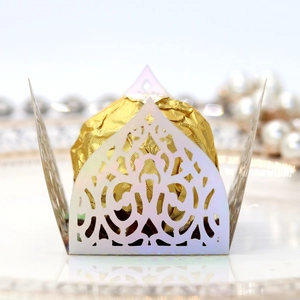 Laser-cut white iridescent paper candy holder for single chocolate party decoration