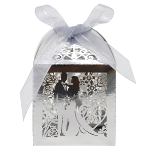 Scatola di Caramelle in Carta Specchiata Traforata al Laser Scatola Regalo Bomboniera Con Nastro Mr Mrs Cuore Silhouette Decorazione Festa